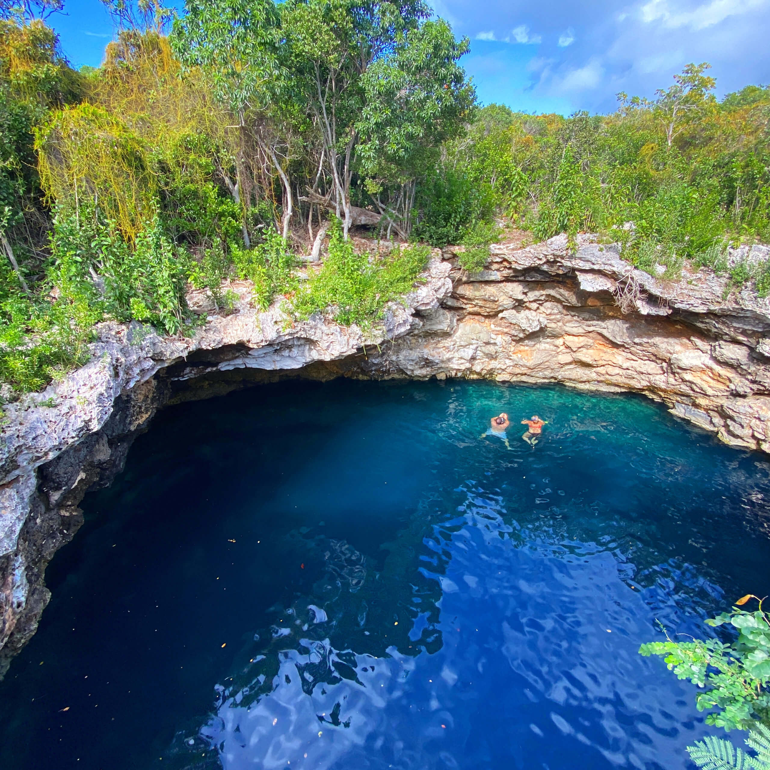 Bahamas Attractions- Sapphire Blue Hole- Eleuthera Guide